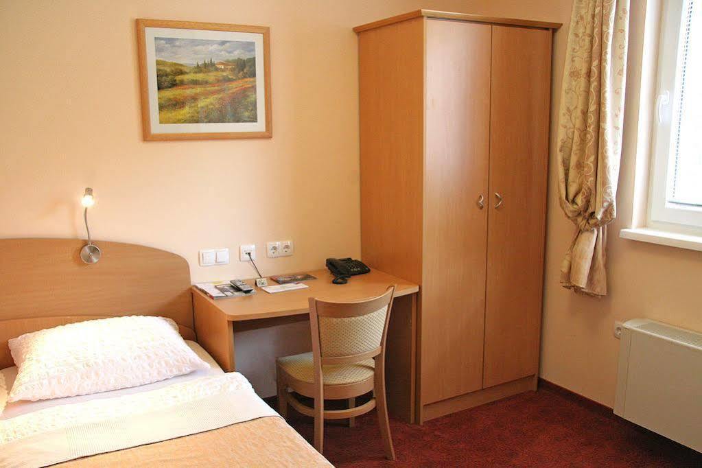 Guest House Pri Gondoli Maribor Extérieur photo